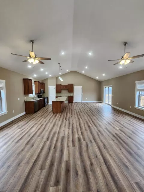 Living - 158 Grand Pointe Dr, Branson, MO 65616 photo 2 of 6