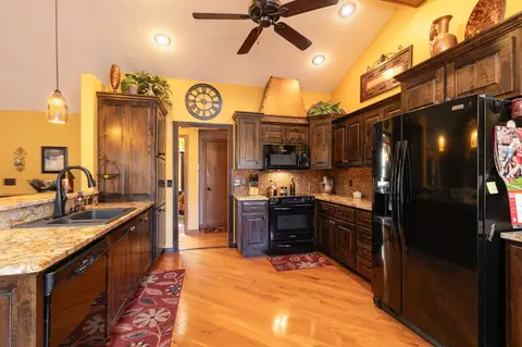 3901 E Kingsbury St, Springfield, MO 65809 photo 14