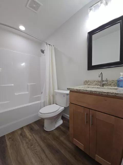 Bath - 263 E Garnet Dr, Republic, MO 65738 photo 4 of 6