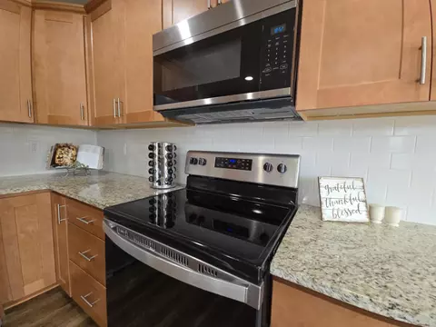 Kitchen - 263 E Garnet Dr, Republic, MO 65738 photo 4 of 7