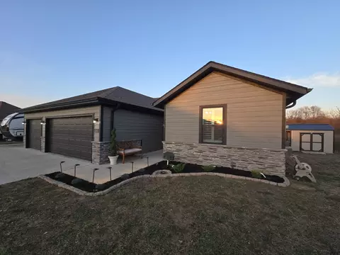 Exterior - 263 E Garnet Dr, Republic, MO 65738 photo 4 of 18