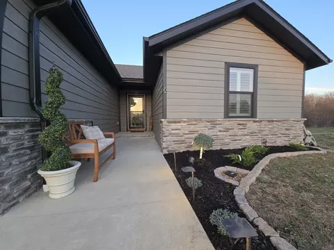 Exterior - 263 E Garnet Dr, Republic, MO 65738 photo 5 of 18