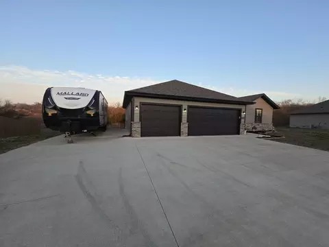 Exterior - 263 E Garnet Dr, Republic, MO 65738 photo 2 of 18