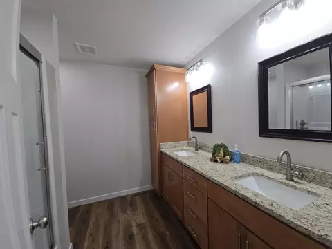 Bath - 263 E Garnet Dr, Republic, MO 65738 photo 3 of 6
