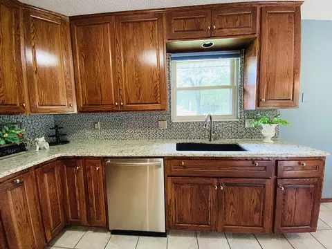 540 S Hickory Dr, Springfield, MO 65809 photo 13