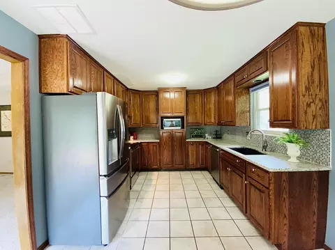 540 S Hickory Dr, Springfield, MO 65809 photo 11