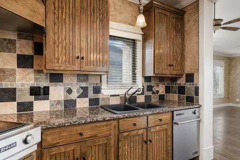 Kitchen - 3811 E San Poppi Ct, Ozark, MO 65721 photo 4 of 5