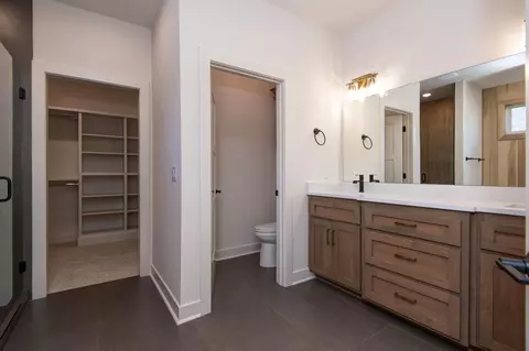 Bath - 5943 S Clay Ave, Springfield, MO 65810 photo 2 of 4