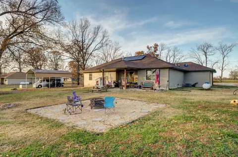 Exterior - 422 Spring Creek Rd, Clever, MO 65631 photo 5 of 17