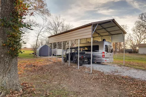 Exterior - 422 Spring Creek Rd, Clever, MO 65631 photo 11 of 17