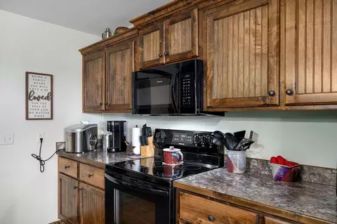 Kitchen - 422 Spring Creek Rd, Clever, MO 65631 photo 4 of 4