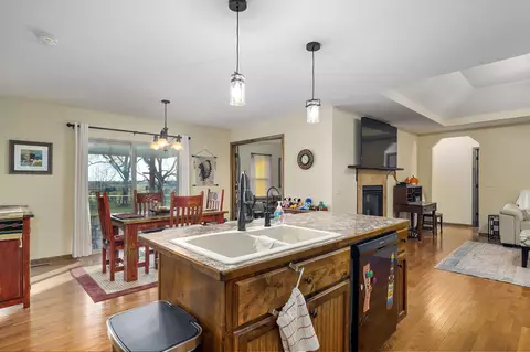 Kitchen - 422 Spring Creek Rd, Clever, MO 65631 photo 2 of 4