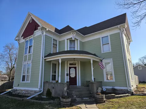 405 College St, Mount Vernon, MO 65712