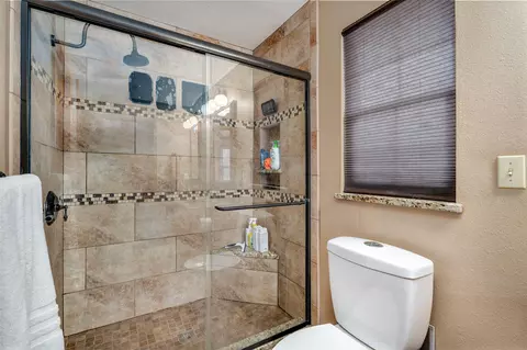 Bath - 1302 E Primrose Ln, Republic, MO 65738 photo 2 of 3