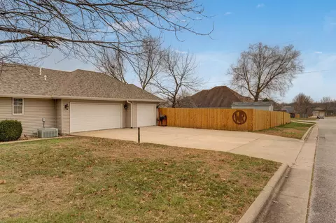 Exterior - 1302 E Primrose Ln, Republic, MO 65738 photo 6 of 11