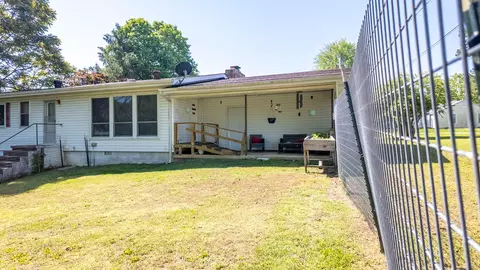 Exterior - 920 Oak St, Thayer, MO 65791 photo 7 of 10