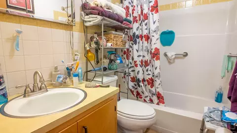 Bath - 920 Oak St, Thayer, MO 65791 photo 1 of 1