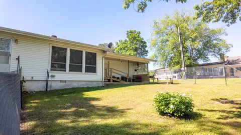 Exterior - 920 Oak St, Thayer, MO 65791 photo 6 of 10