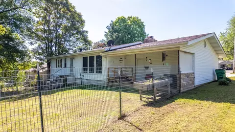 Exterior - 920 Oak St, Thayer, MO 65791 photo 8 of 10