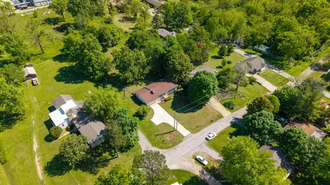 View/Area - 920 Oak St, Thayer, MO 65791 photo 3 of 5