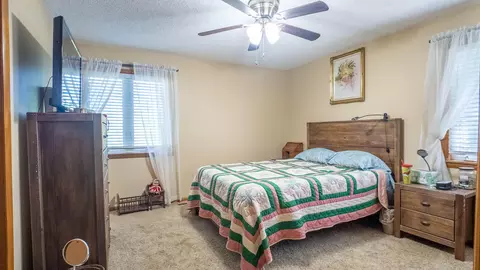 Bedroom - 920 Oak St, Thayer, MO 65791 photo 4 of 5