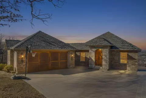 19 Mikayla Dr, Lampe, MO 65681