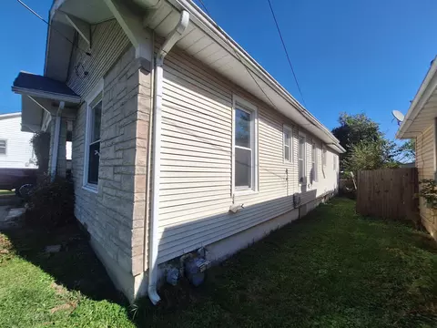 Exterior - 1110 N Warren Ave, Springfield, MO 65802 photo 2 of 3
