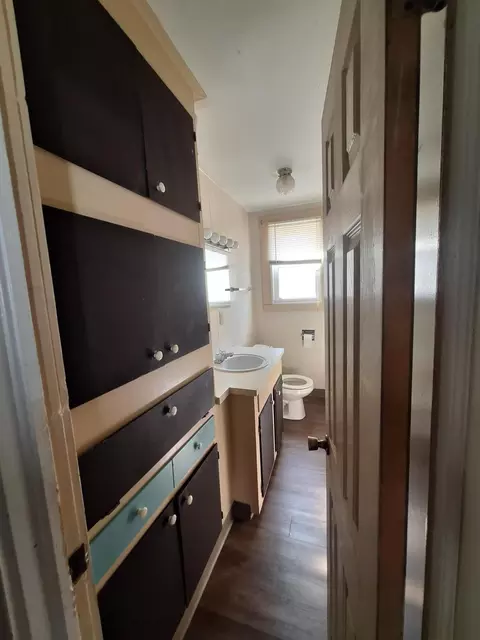 Bath - 1110 N Warren Ave, Springfield, MO 65802 photo 5 of 5