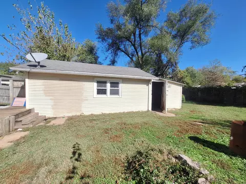 Exterior - 1110 N Warren Ave, Springfield, MO 65802 photo 3 of 3