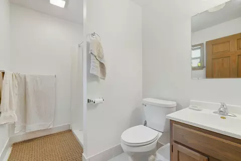 Bath - 19 Nellie Ln, Lampe, MO 65681 photo 3 of 3