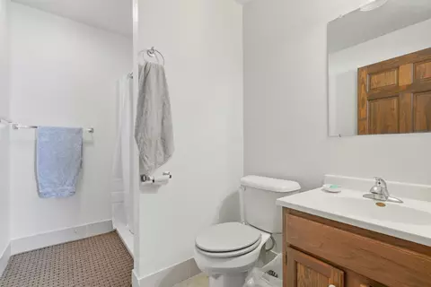 Bath - 19 Nellie Ln, Lampe, MO 65681 photo 2 of 3