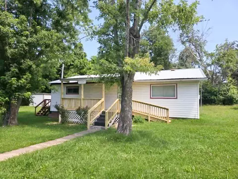 Exterior - 1104 Highland St, Cabool, MO 65689 photo 2 of 6