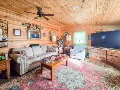 Living - 1104 Highland St, Cabool, MO 65689 photo 2 of 2