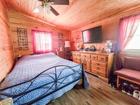 Bedroom - 1104 Highland St, Cabool, MO 65689 photo 2 of 2