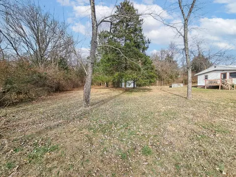 Exterior - 1104 Highland St, Cabool, MO 65689 photo 3 of 4