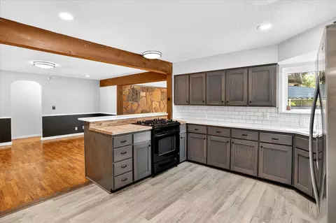 Kitchen - 620 E Sunshine St, Springfield, MO 65807 photo 4 of 8