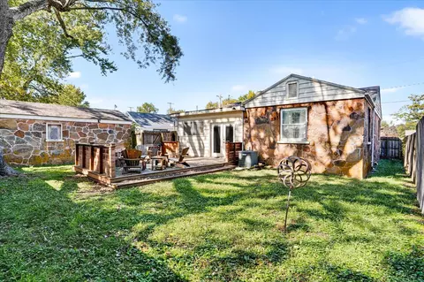Exterior - 620 E Sunshine St, Springfield, MO 65807 photo 5 of 6