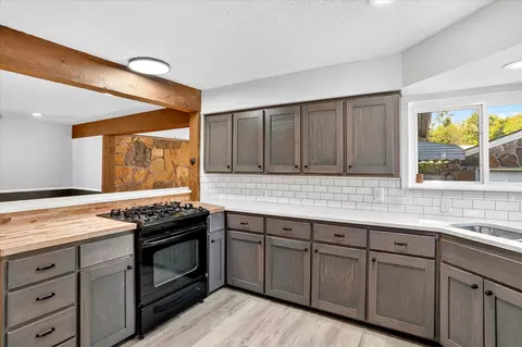 Kitchen - 620 E Sunshine St, Springfield, MO 65807 photo 6 of 8