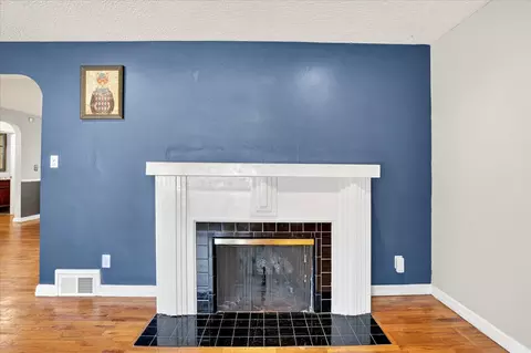 Living - 620 E Sunshine St, Springfield, MO 65807 photo 7 of 7
