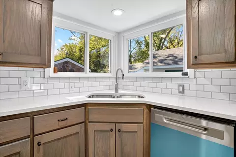 Kitchen - 620 E Sunshine St, Springfield, MO 65807 photo 5 of 8