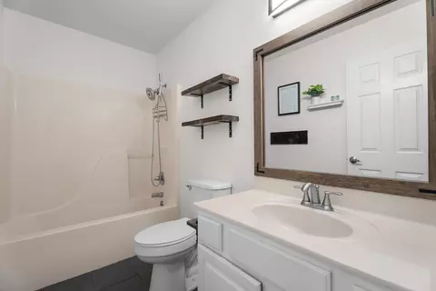 Bath - 104 Primrose Ln, Branson, MO 65616 photo 2 of 3