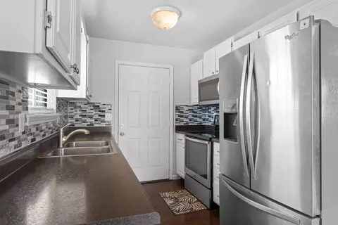 Kitchen - 104 Primrose Ln, Branson, MO 65616 photo 2 of 3