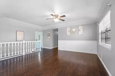 Living - 104 Primrose Ln, Branson, MO 65616 photo 2 of 3