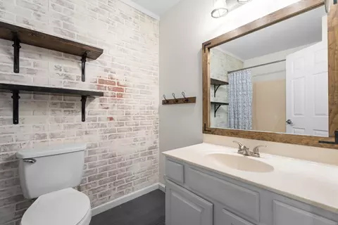 Bath - 104 Primrose Ln, Branson, MO 65616 photo 1 of 3