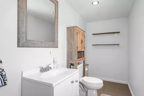 Bath - 104 Primrose Ln, Branson, MO 65616 photo 3 of 3