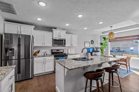 720 E Penzance Cir, Nixa, MO 65714 photo 2