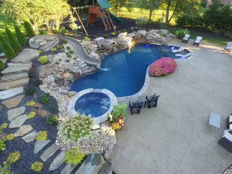 Exterior - 4552 E Spruce Dr, Springfield, MO 65809 photo 9 of 27