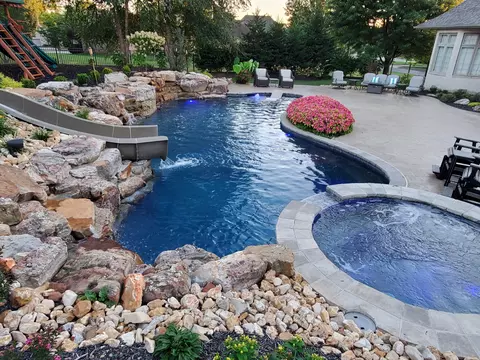 Exterior - 4552 E Spruce Dr, Springfield, MO 65809 photo 13 of 27