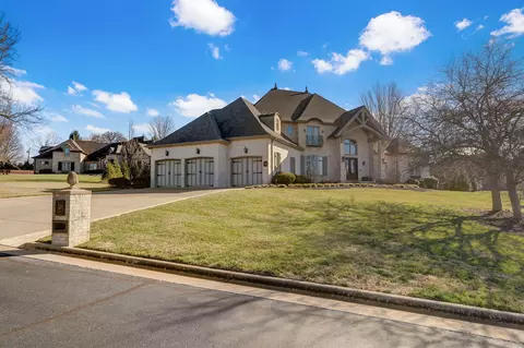Exterior - 4552 E Spruce Dr, Springfield, MO 65809 photo 3 of 27