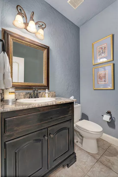 Bath - 4552 E Spruce Dr, Springfield, MO 65809 photo 7 of 10